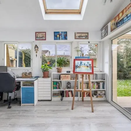 Charmante Maison Avec Jardin Proche Bordeaux בית נופש